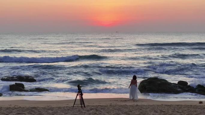 海浪日出 美女