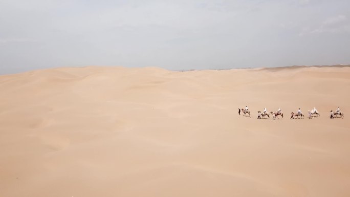 沙漠航拍 孩子骑骆驼 沙漠研学