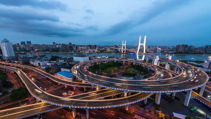 上海南浦大桥全景车流日转夜延时