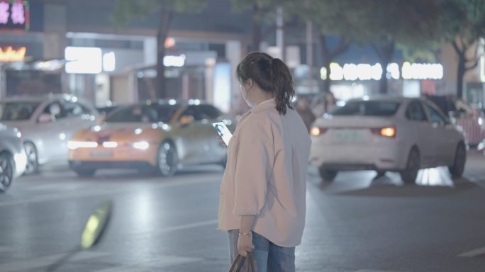 夜晚路边女人