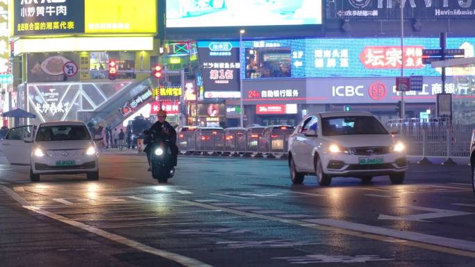 长沙夜晚夜景汽车车辆车流交通市区街道街景