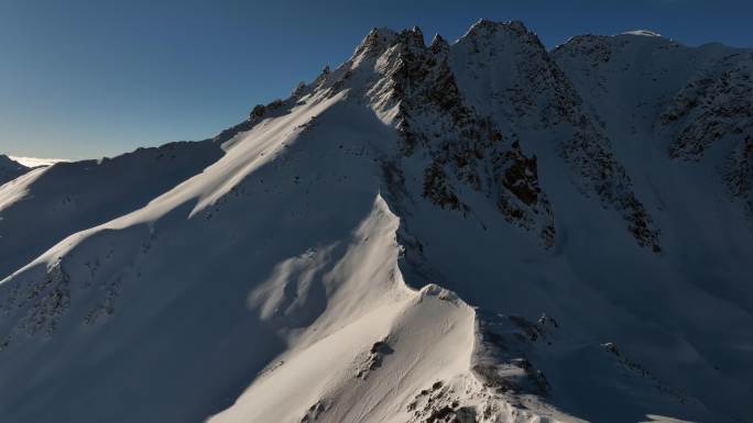 西藏219国道丙察察段雄珠拉山雪山云海