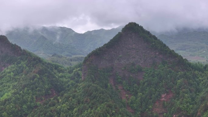 麦积山烟雨