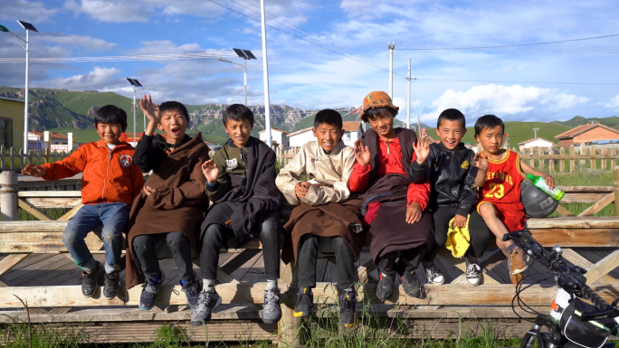 藏区儿童幸福生活