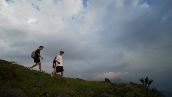 风景人物户外团队徒步旅行