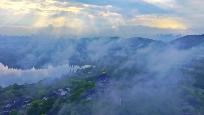 西湖日出云海