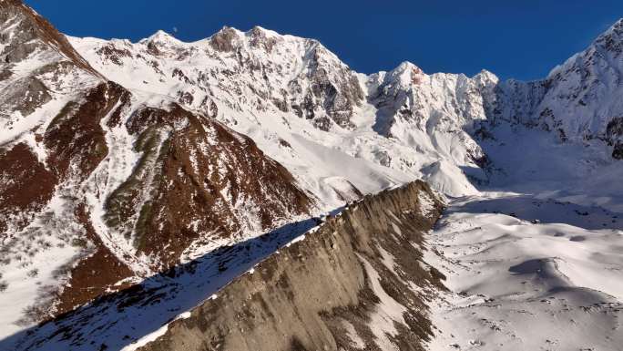 西藏波密县墨脱县嘎隆拉雪山