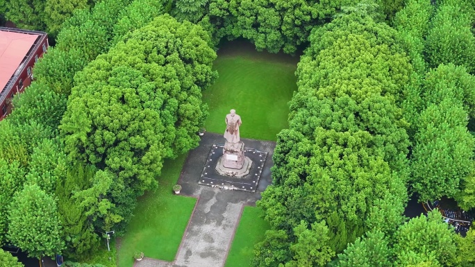 上海市复旦大学毛主席雕像航拍毛泽东邯郸校