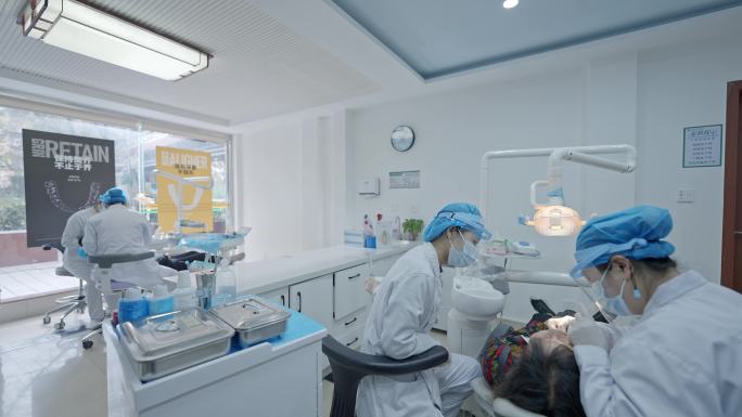 牙医诊所 牙医进行牙齿体检 口腔体检