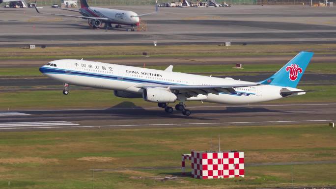 南航空客A330客机降落深圳机场全过程
