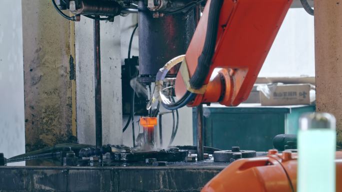 钢铁工厂机械臂自动化生产线