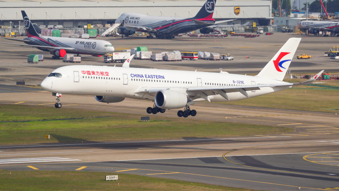 东航空客A350客机降落 全过程特写镜头