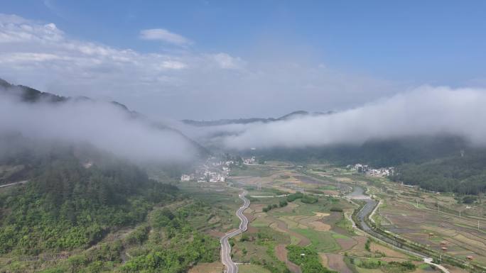 山区道路‘村庄和平流雾（4K)