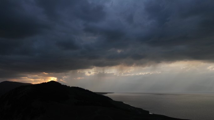 新疆伊犁赛里木湖雨天壮观景色航拍