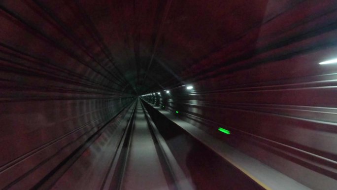 唯美城市地铁隧道中穿梭快速行驶第一视角9