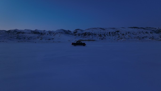 Jeep车雪地行驶