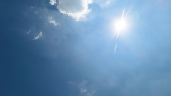 蓝天白云午时的太阳阳光天气空镜头延时摄影