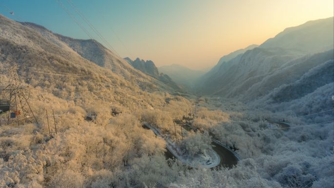 秦岭雪日出