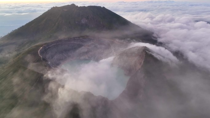 印尼宜珍火山湖风光航拍