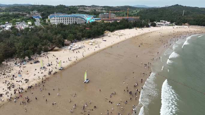 海岛 海边游客 航拍大景 风车海