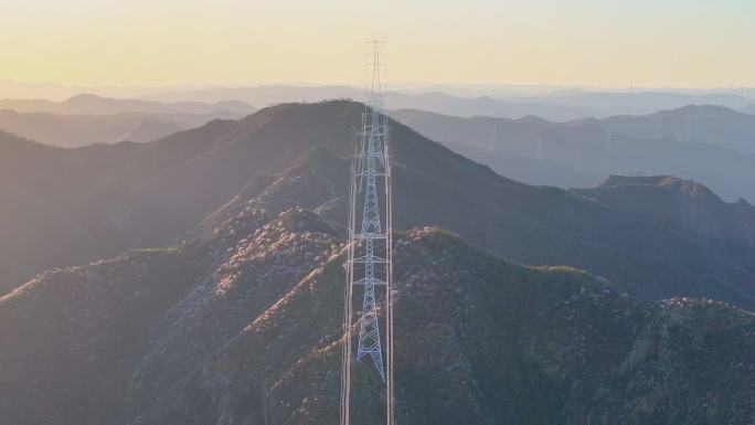 4k航拍山间架设的电力铁塔