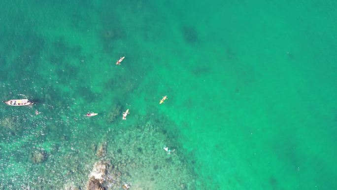 航拍海边沙滩划船俯瞰4K素材