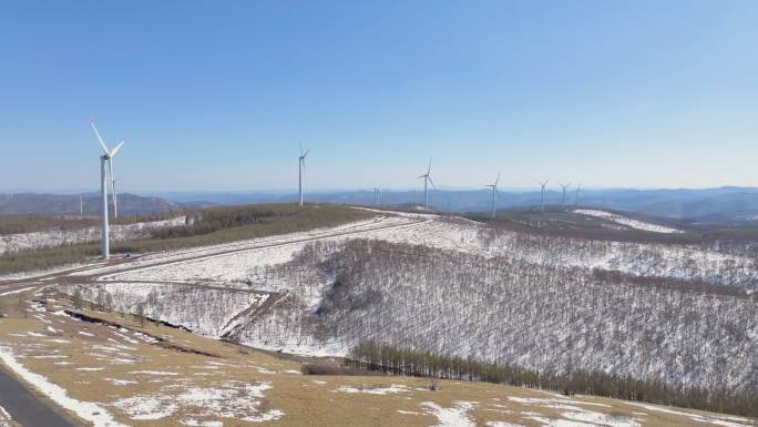 4k航拍河北承德雪后的塞罕坝林场风力发电