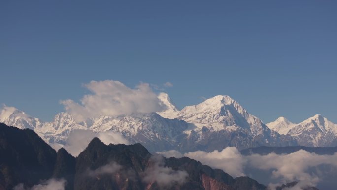 航拍川西雪山延时