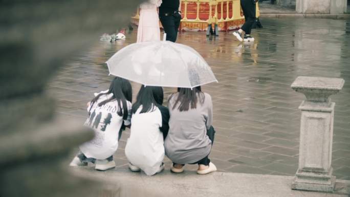 汕头老市区雨天小公园民国骑楼