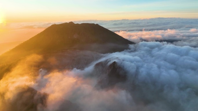 印尼宜珍火山湖风光航拍