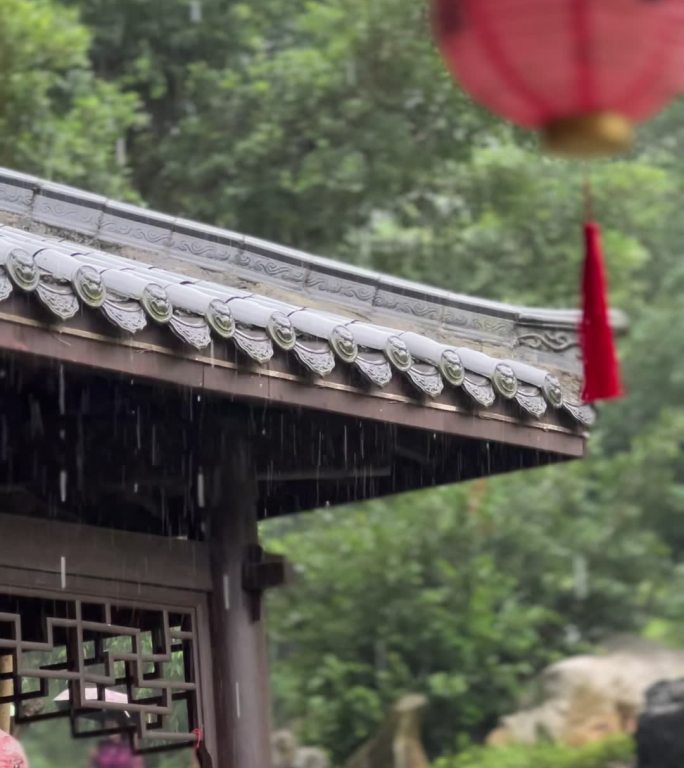 古风建筑下雨屋檐阴天