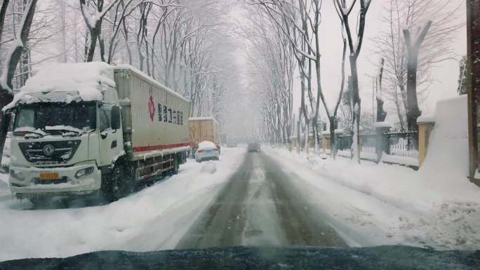 武汉大雪行车