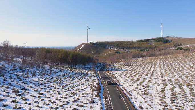 4k航拍河北承德雪后的塞罕坝林场风力发电