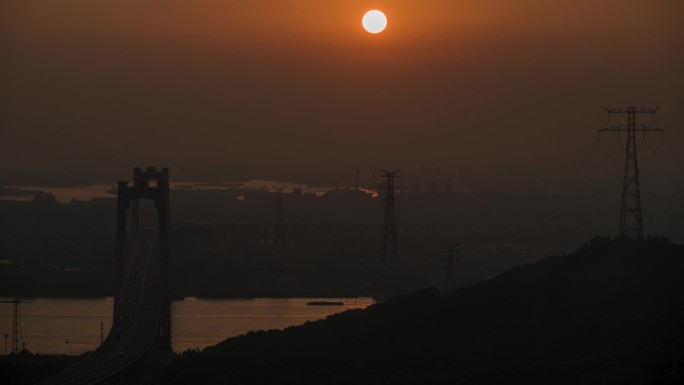 镇江五峰山大桥日落