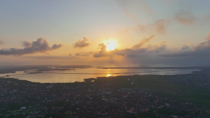日出下的巴厘岛城市风光航拍