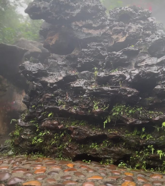 假山石头水流烟雾人工造景园林