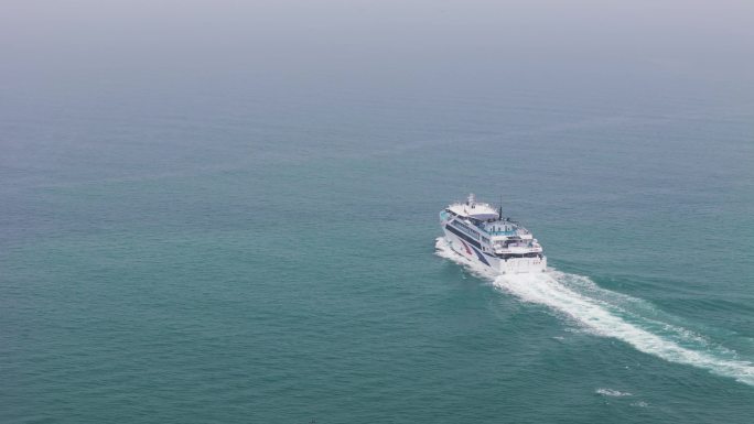 广西北海涠洲岛轮渡航拍