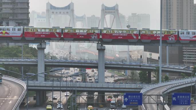 重庆鹅公岩杨家坪车流轻轨航拍