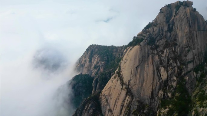 安徽黄山风景区山峰云海航拍延时风景视频素