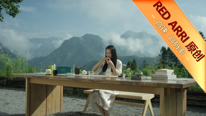 美女云巅喝茶品茶茶艺茶道原素材