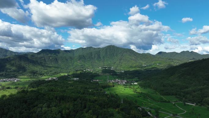 安徽黄山宏村蓝天白云