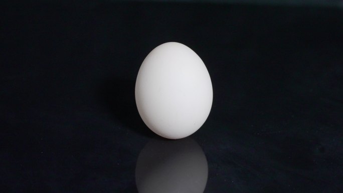一个立着的鸡蛋棚拍