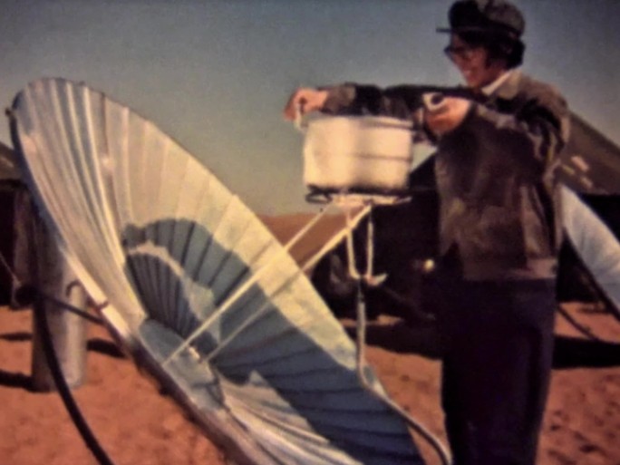 太阳灶烧开水 科考队沙漠考察 70年代