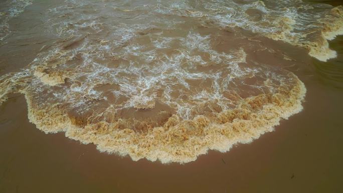 洪流波浪浑浊河流涨水洪涝奔腾流水