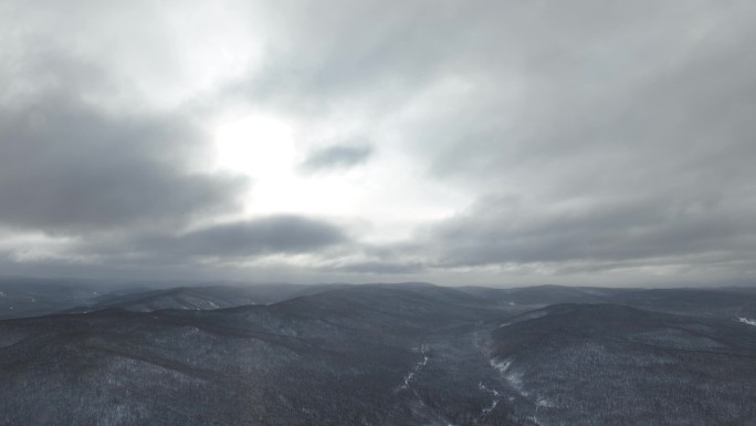 延时航拍大兴安岭山林雪景云彩