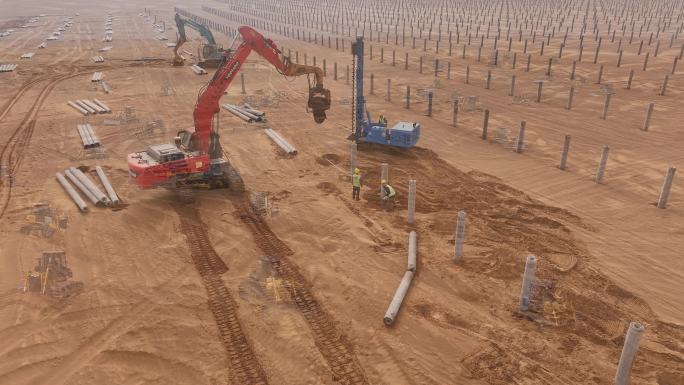 沙漠新能源基地建设现场  沙漠光伏工程