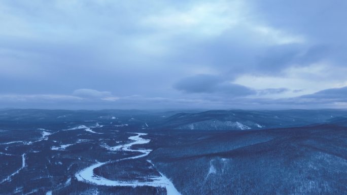 延时航拍大兴安岭山林雪景云彩