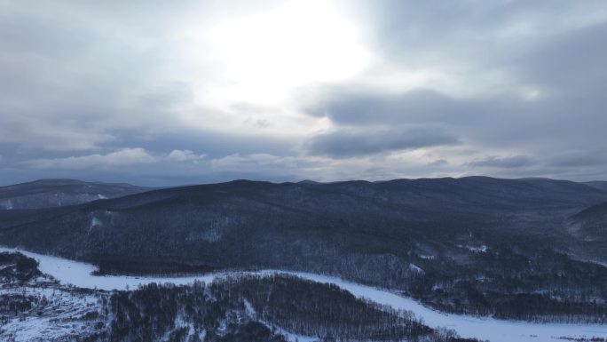 延时航拍大兴安岭山林雪景云彩