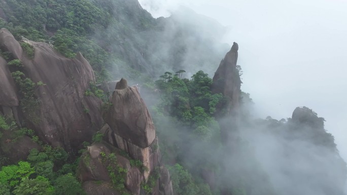 三清山云雾之老道望月