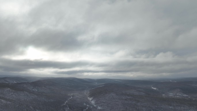 延时航拍大兴安岭山林雪景云彩